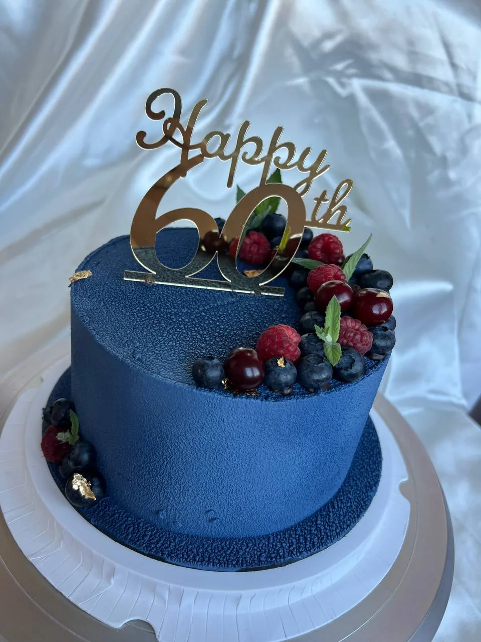 Муссовый торт с бархатным покрытием и ягодами — Nastassia Chocolate